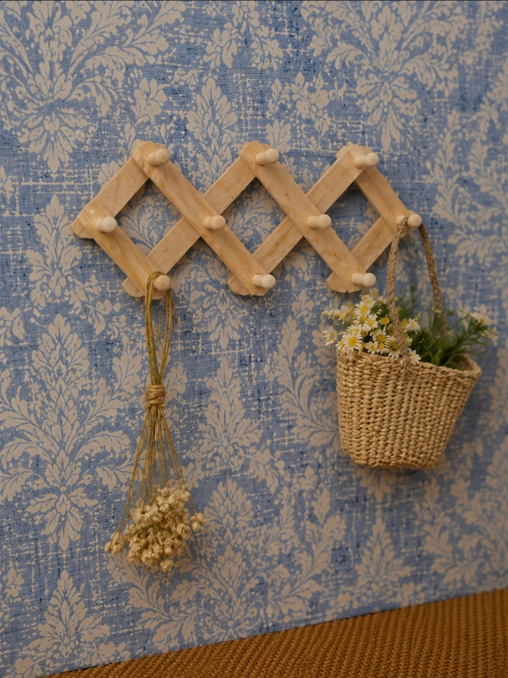 Portant miniature en bois amovible, échelle 1/12