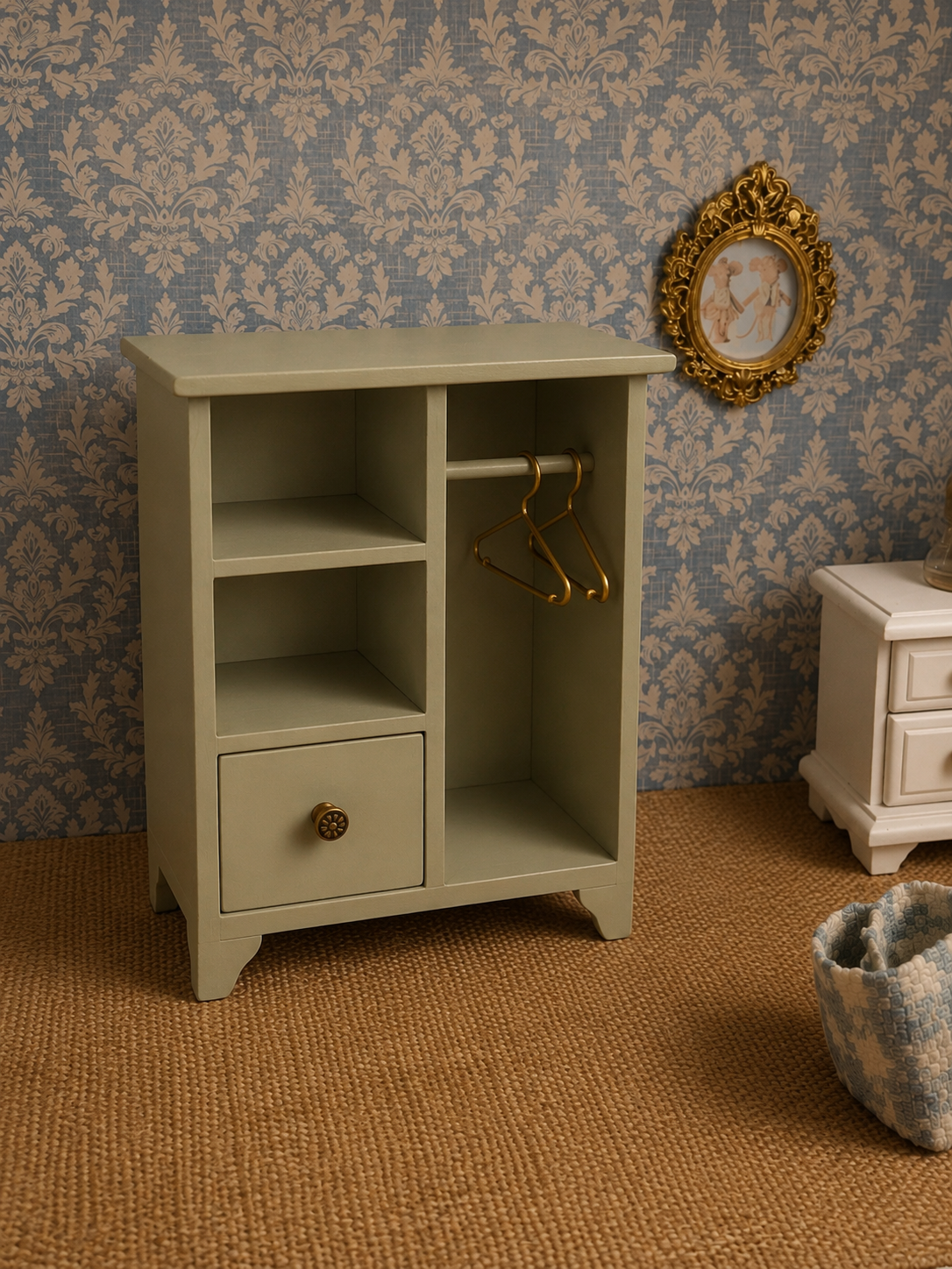 Armoire en bois avec cintres