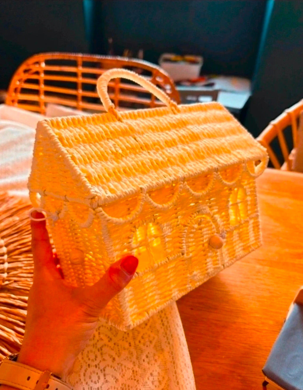 Panier Maison en rotin avec frise de toit