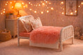 Lit double type osier et sa literie rose fluffy