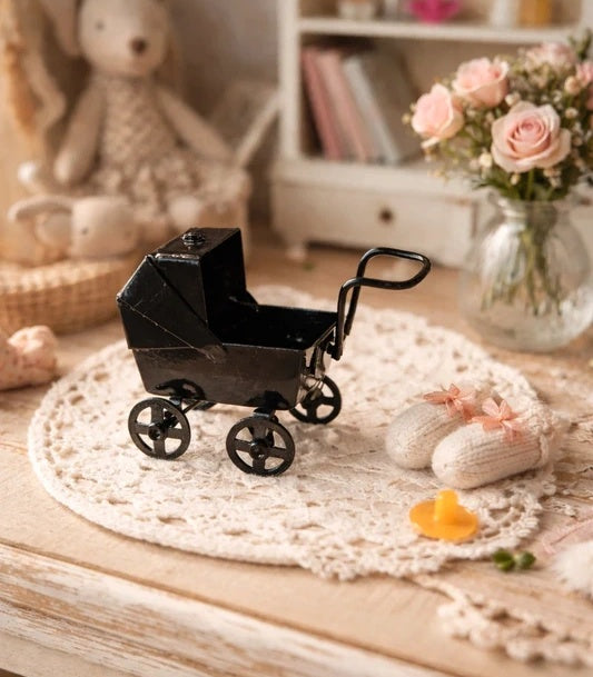 Petite poussette métallique