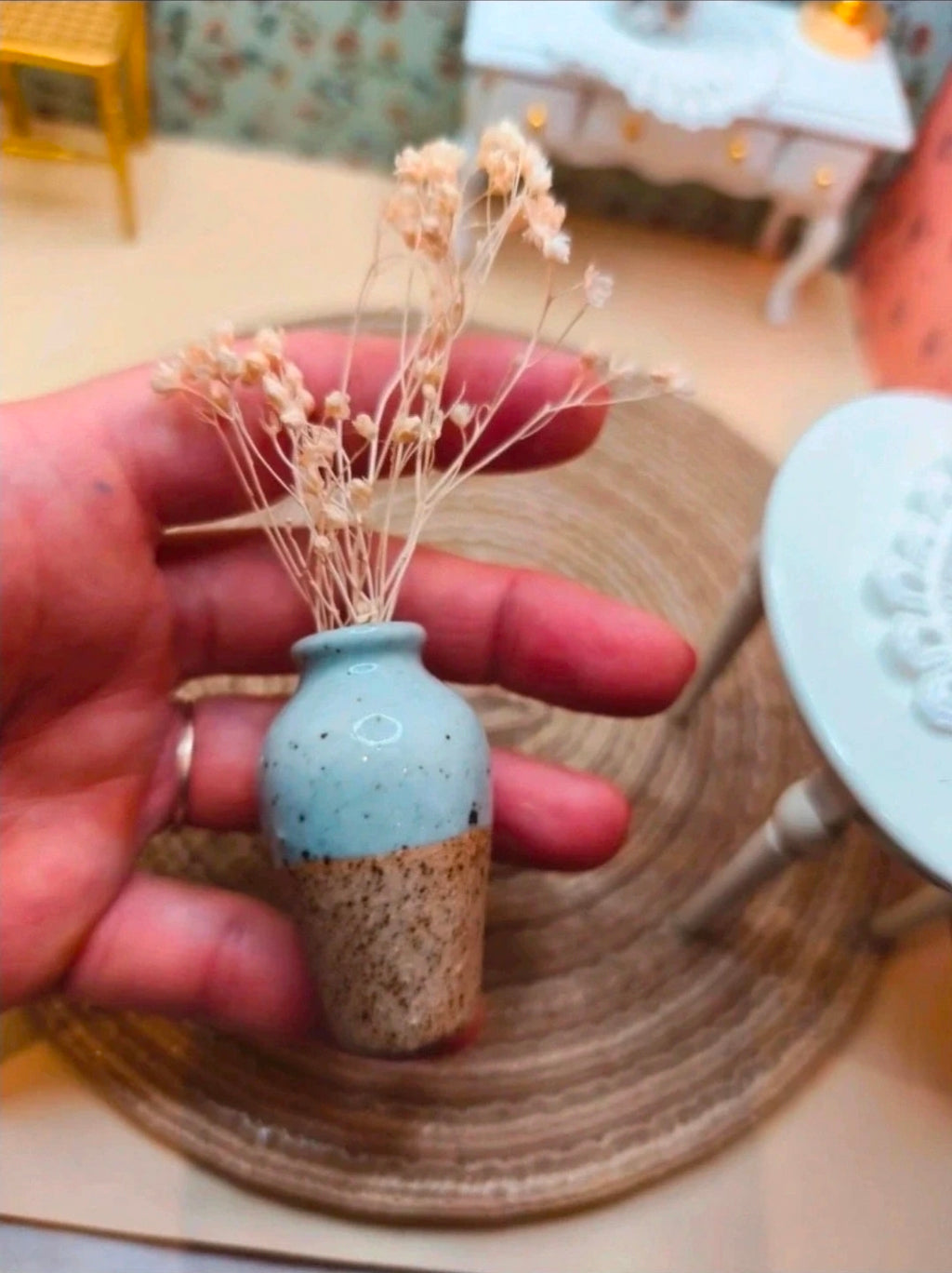 Vase et ses fleurs séchées