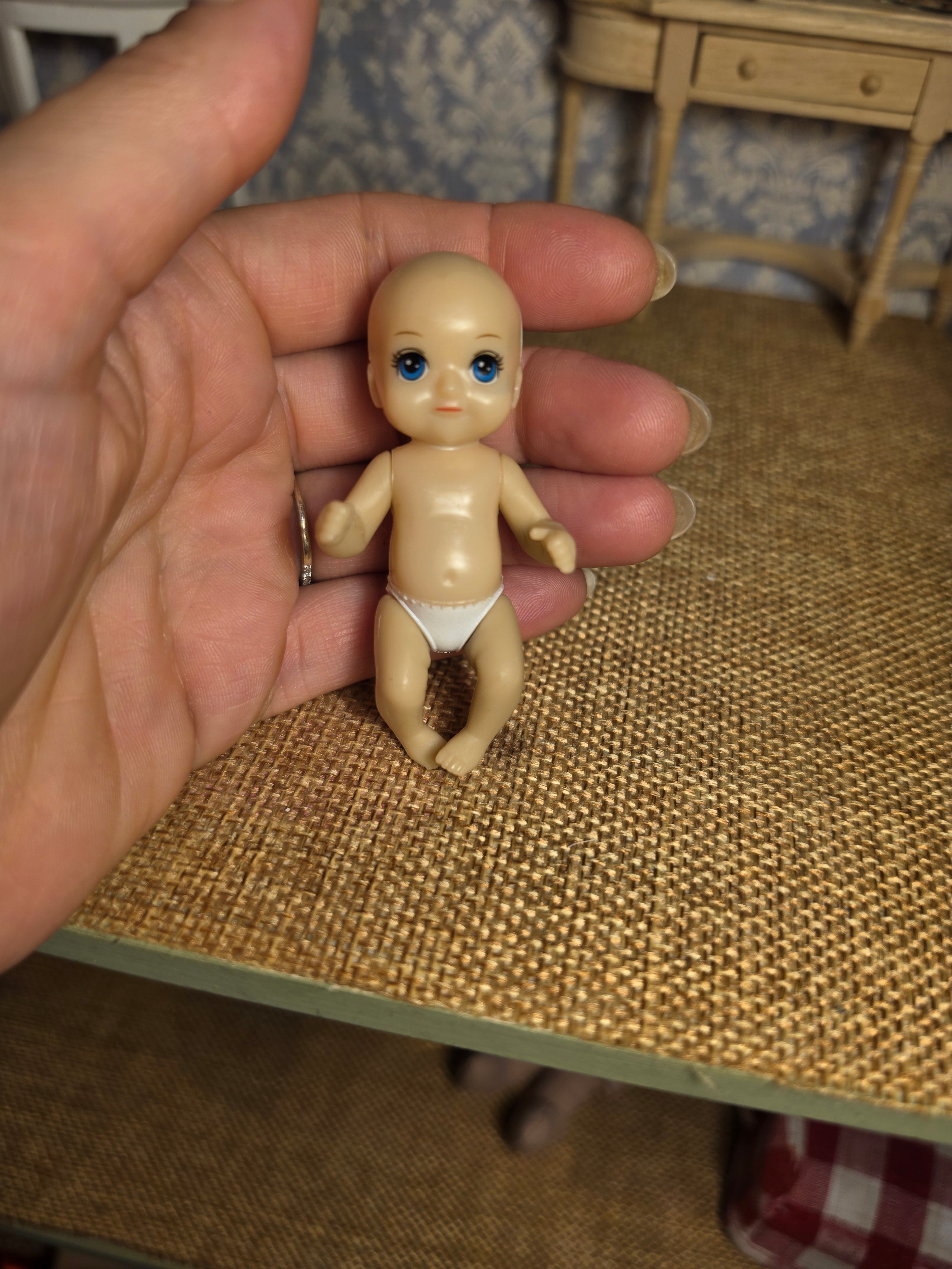 Petite poupée 7cm