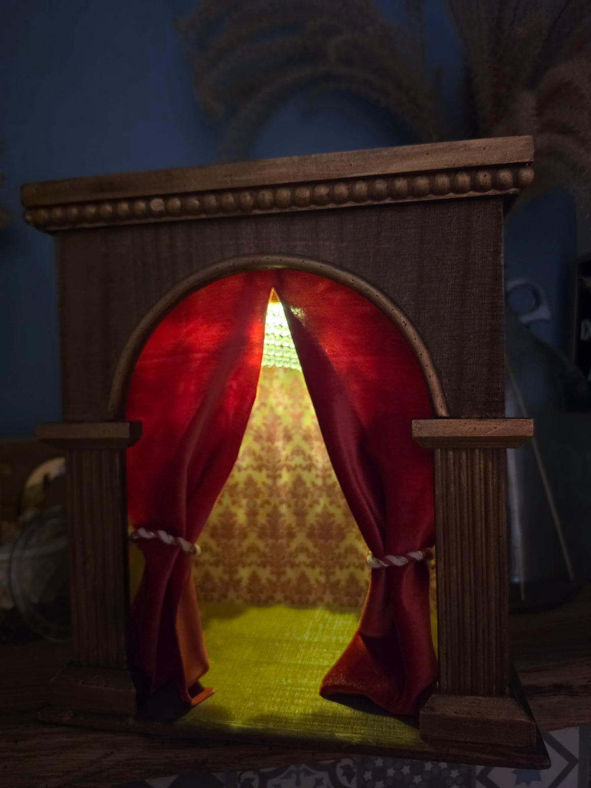 Théâtre en bois miniature
