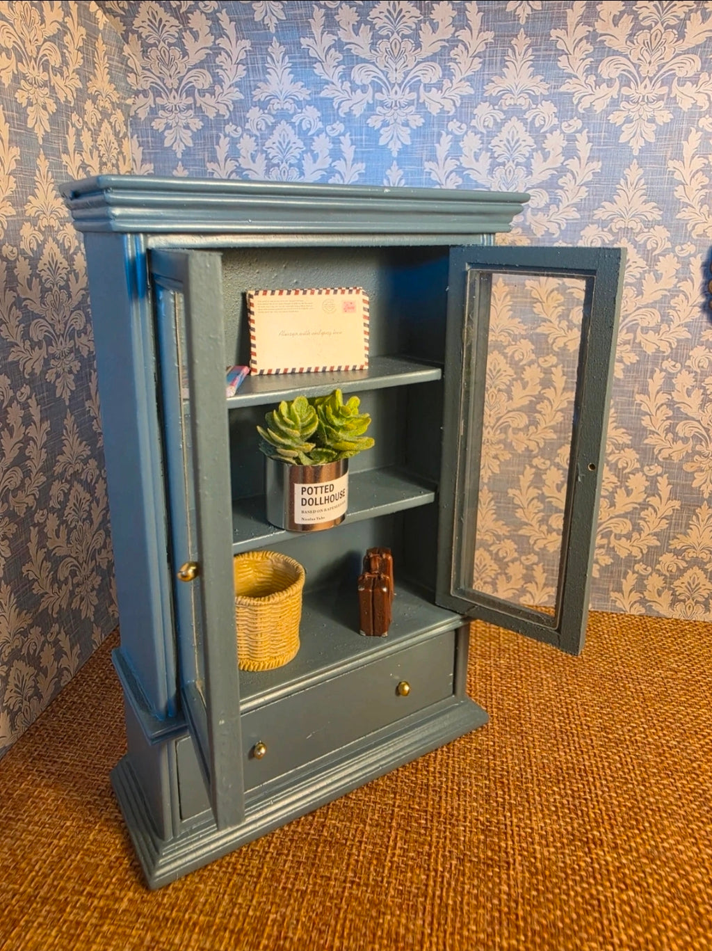 Buffet vitré en bois