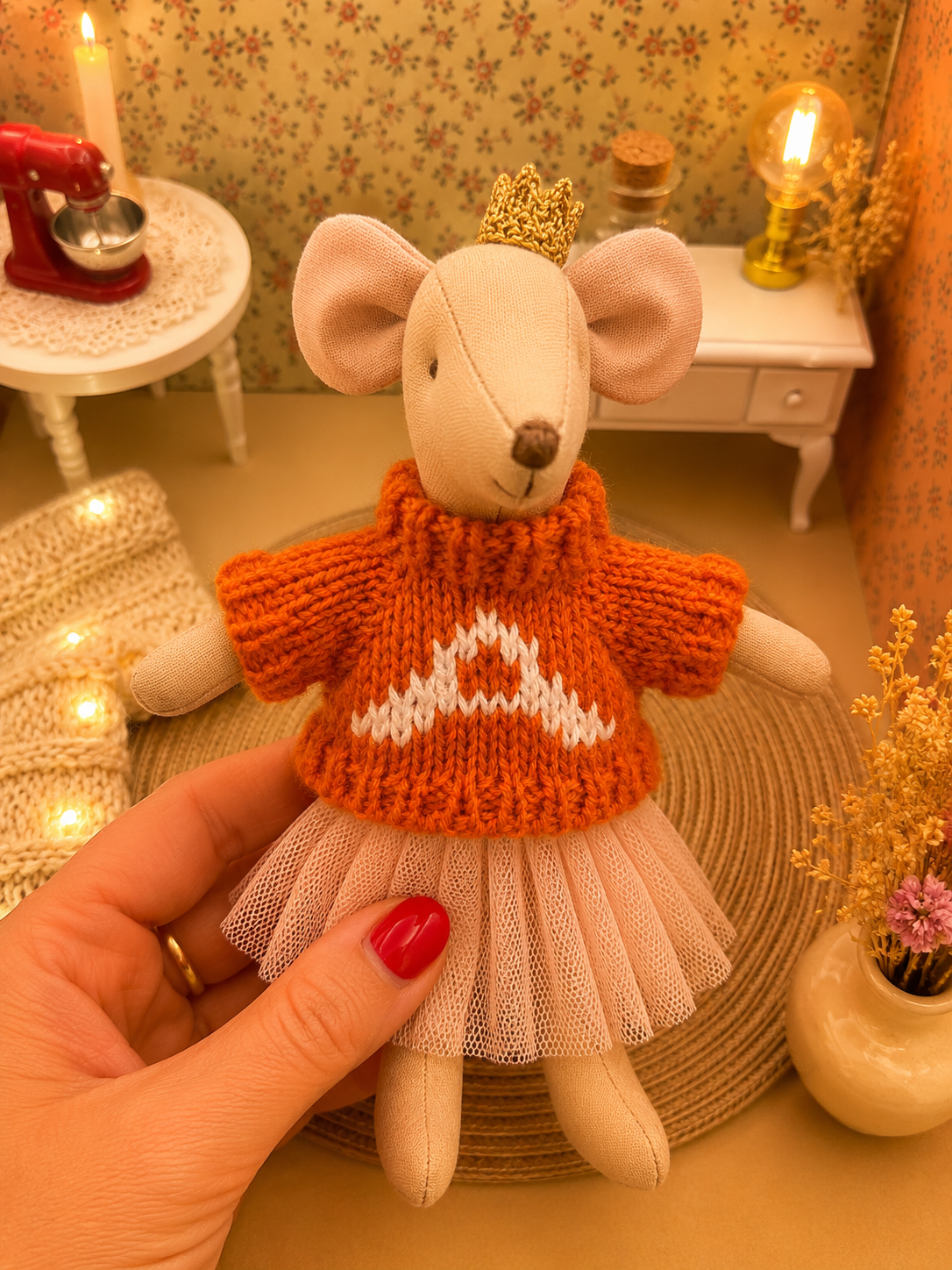 Petit pull tricoté orange lettre A