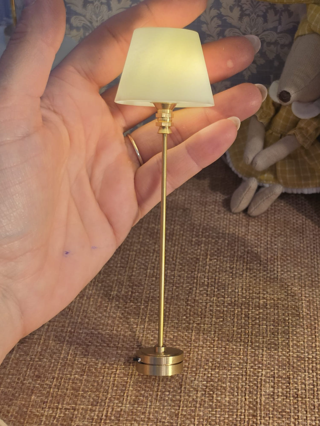Lampe sur pied avec abat-jour