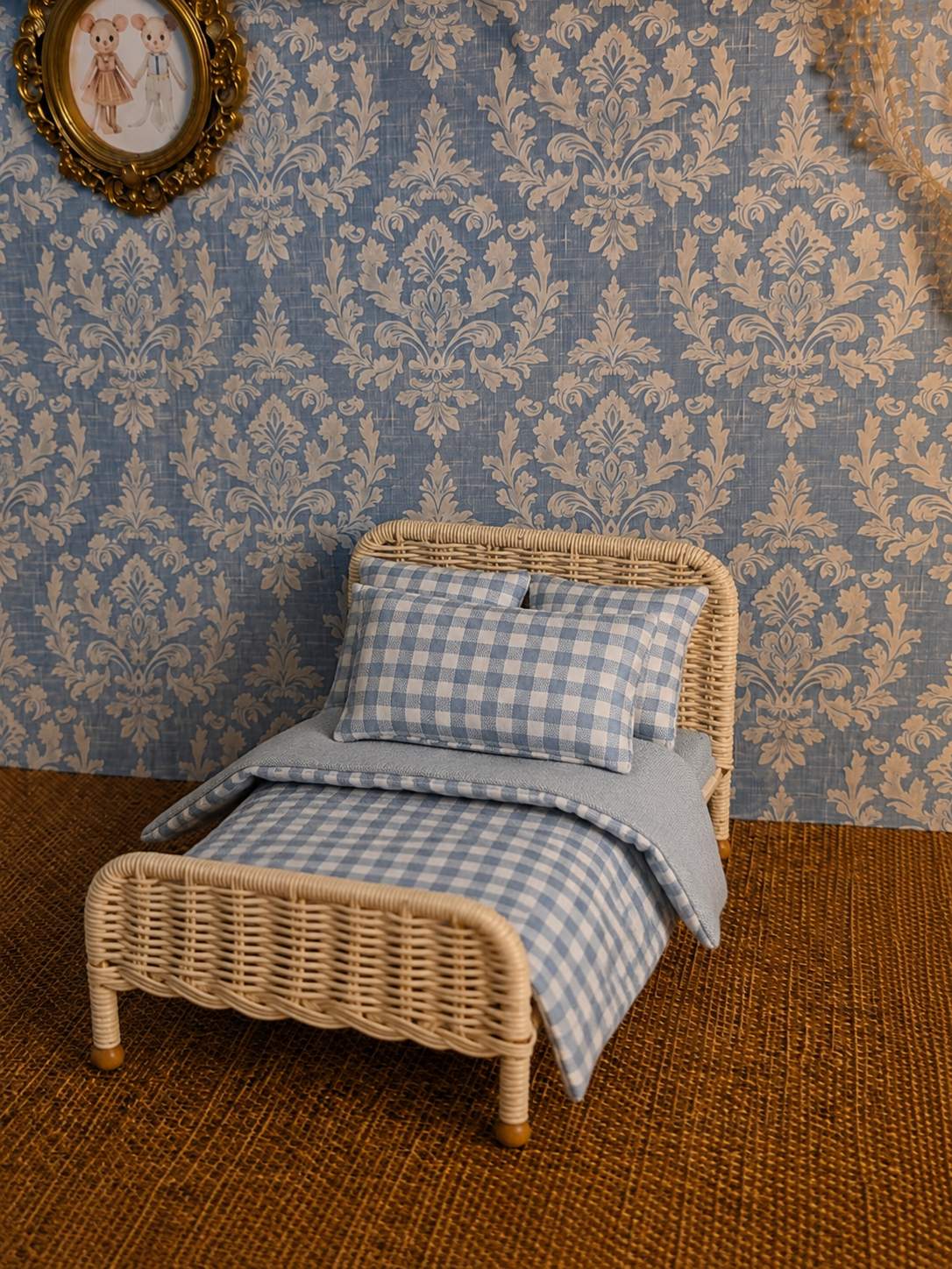 Lit double en rotin bleu vichy avec literie