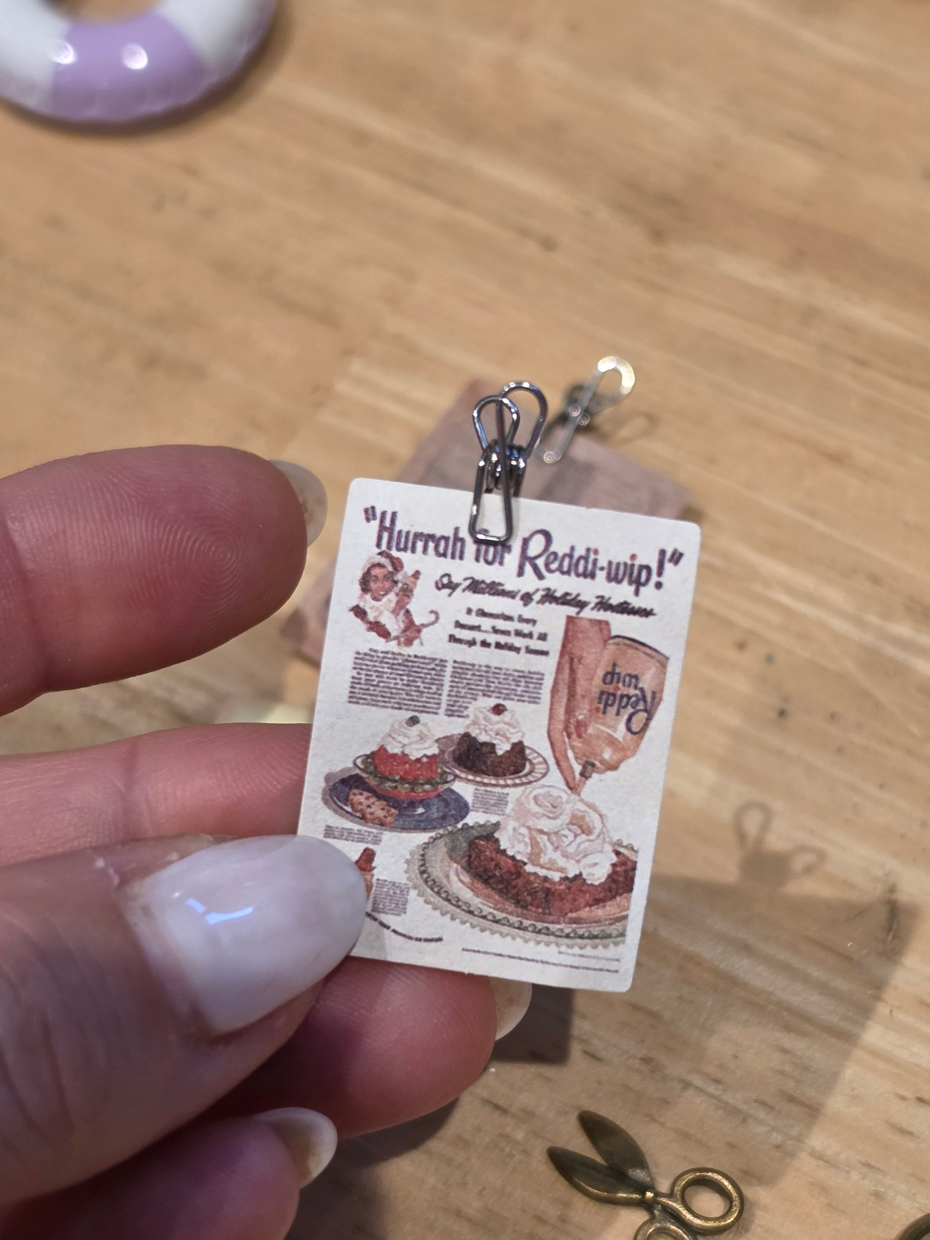 Mini recettes vintage avec pince – Miniature maison de poupée 1/12