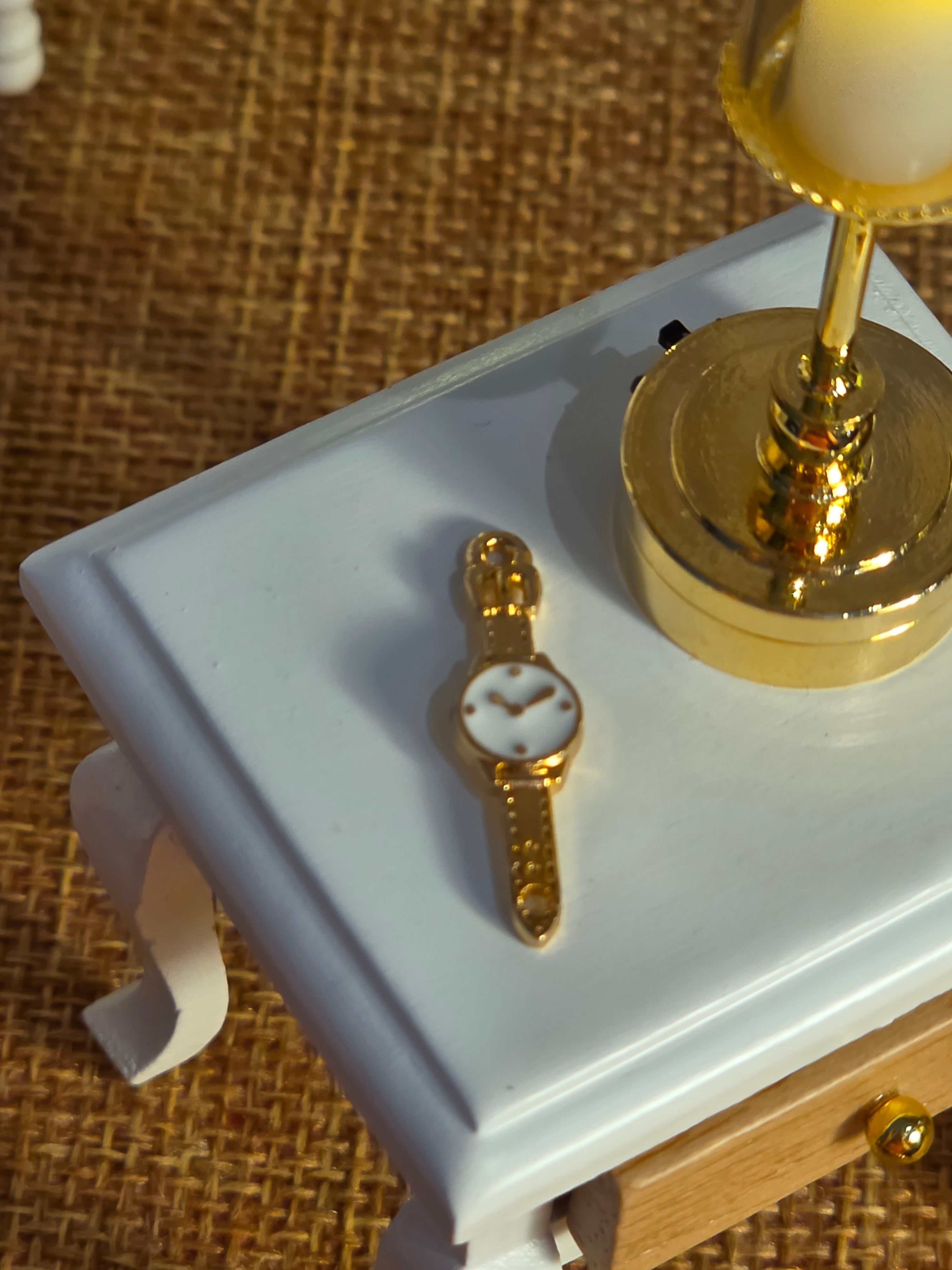 Petite montre miniature pour maison de poupee 1/12eme