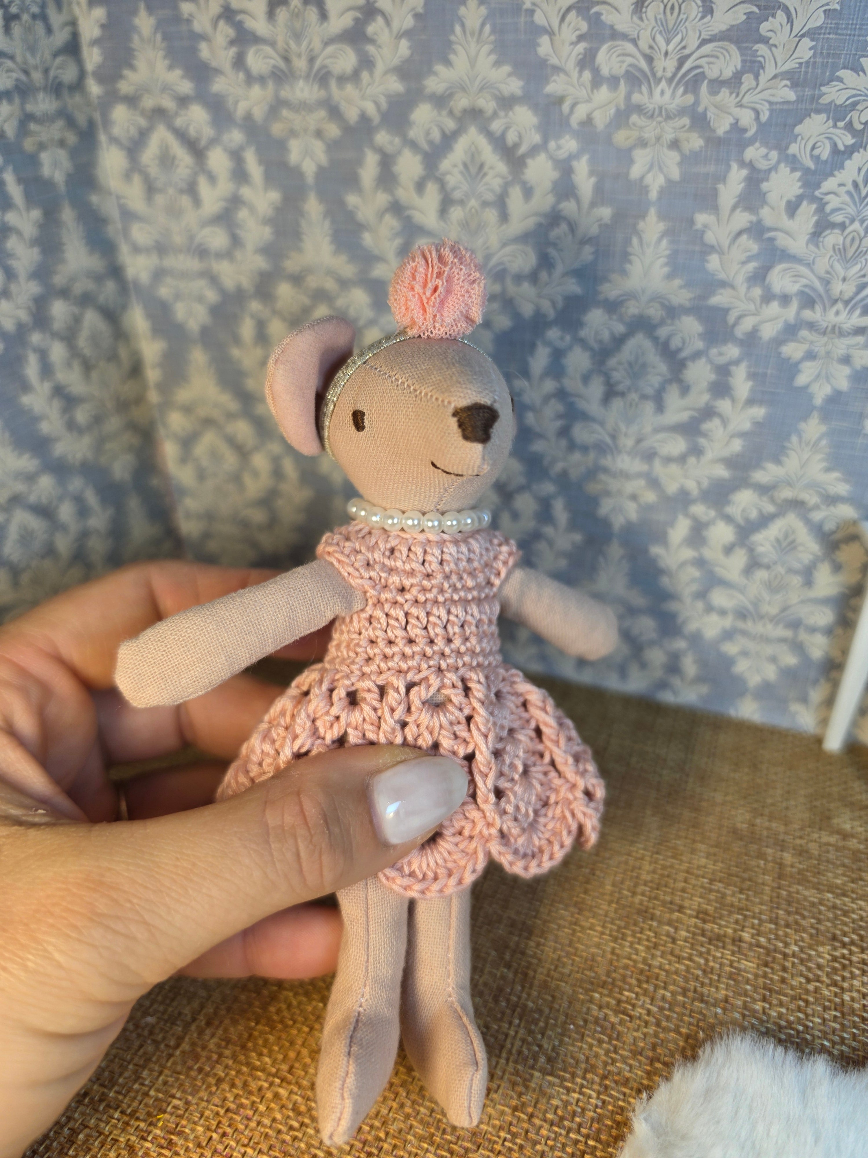 Souris robe crochet et collier
