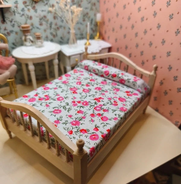 Lit double en bois avec matelas et traversin