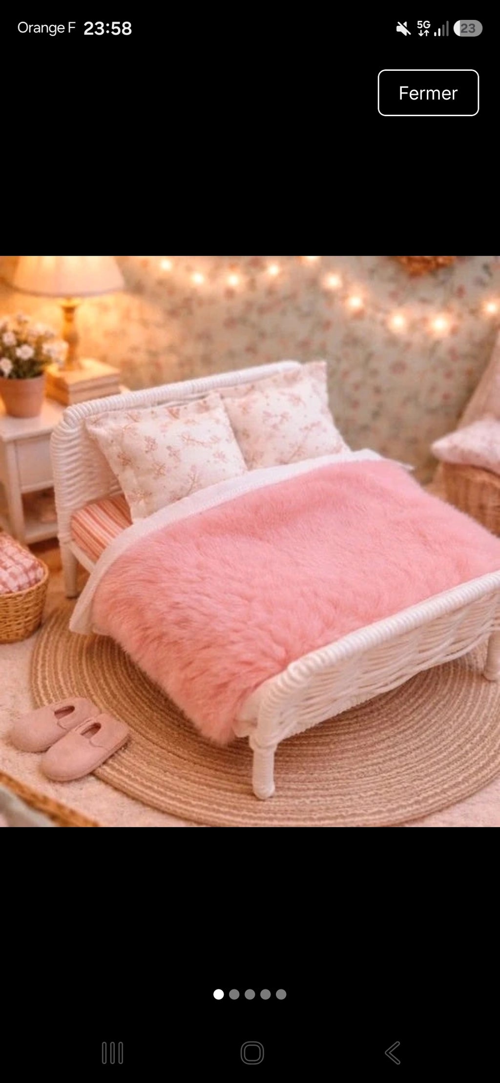 Lit double type osier et sa literie rose fluffy