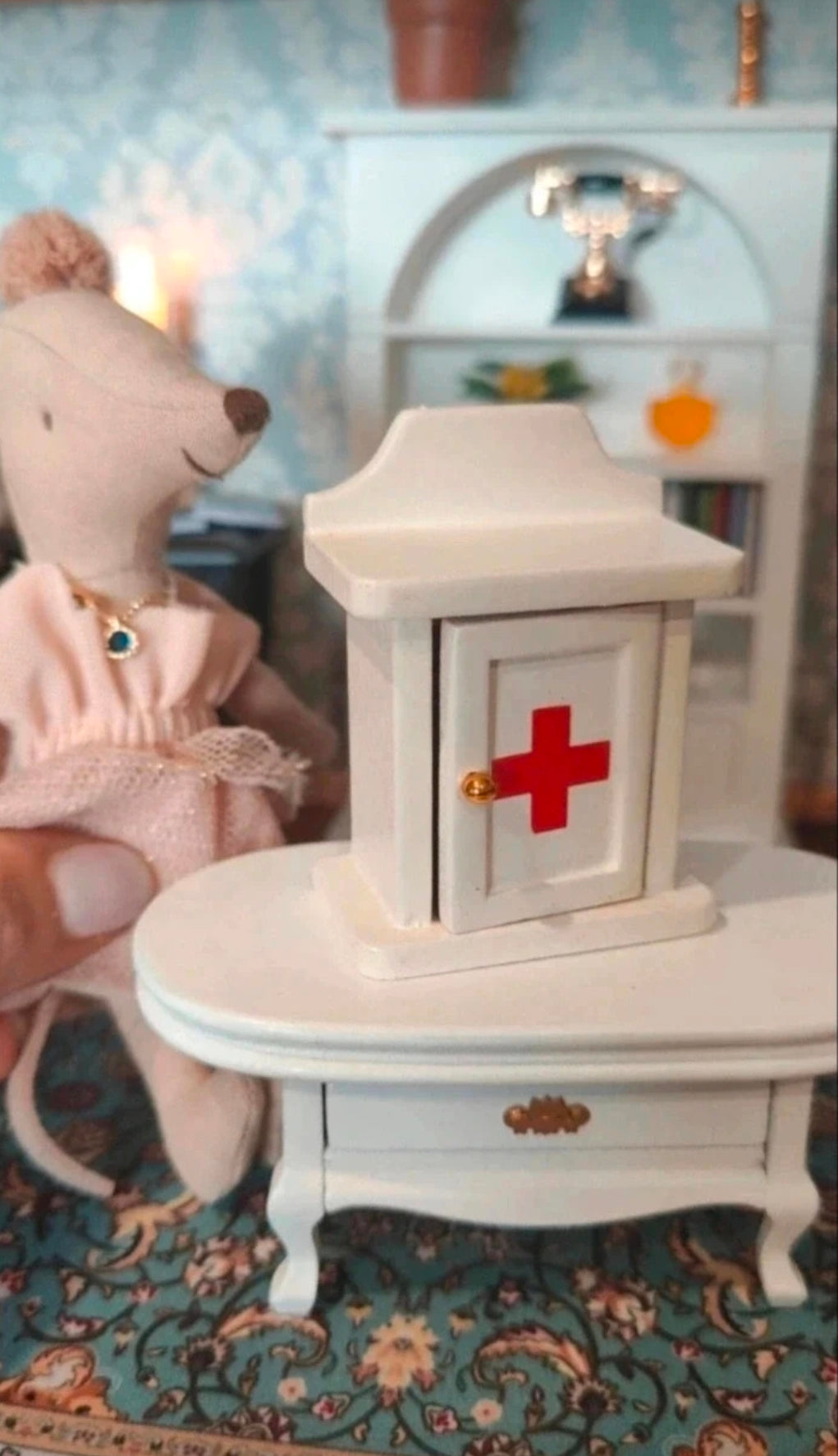 Boite à pharmacie en bois
