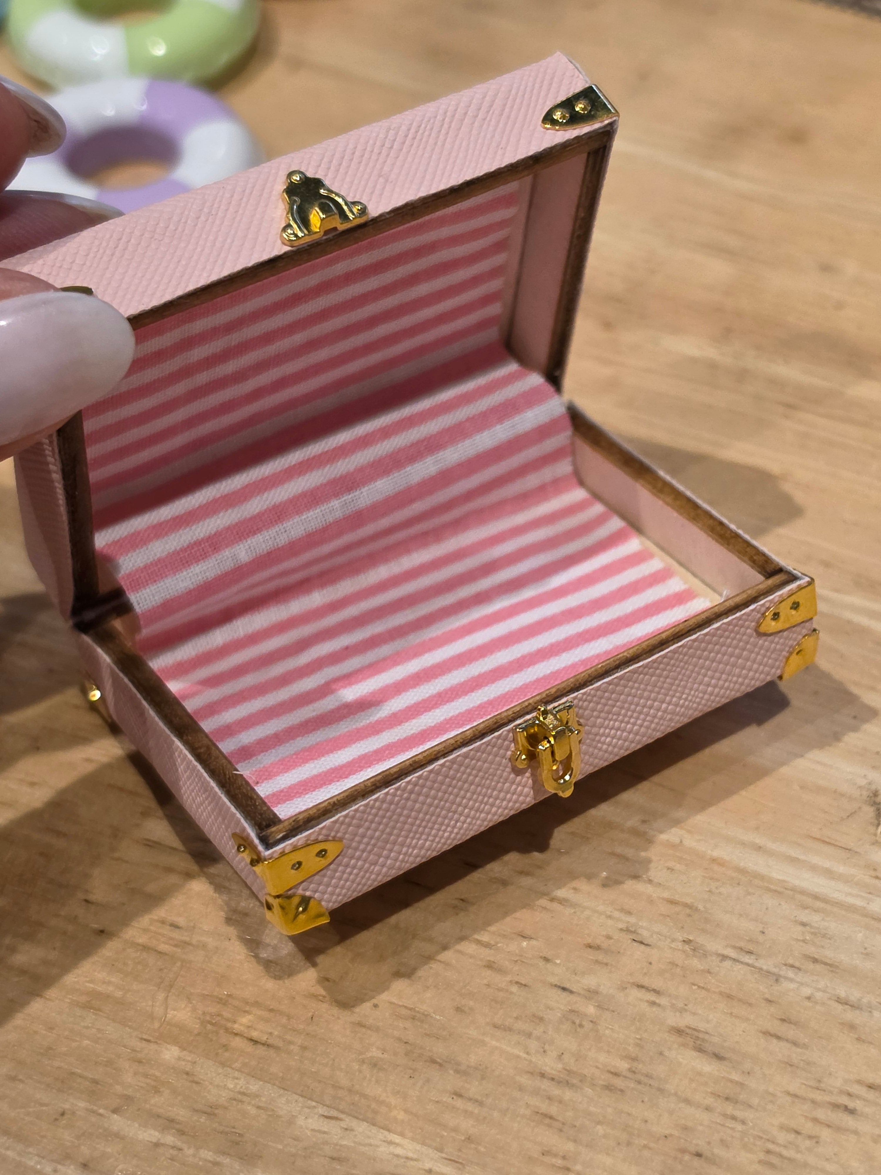 Petite valise miniature pour maison de poupée de 6 cm rose