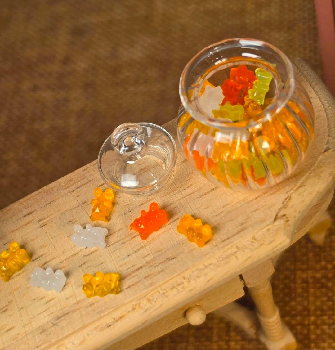 Bonbonnière en verre ronde et ses oursons miniature pour maison de poupée