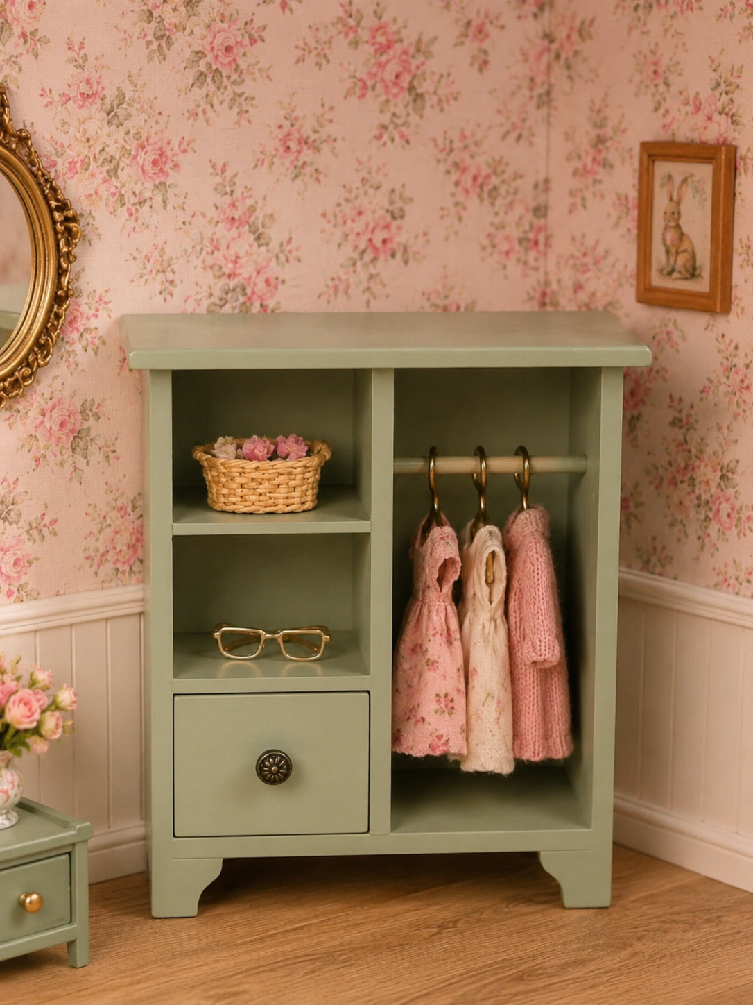 Armoire en bois avec cintres