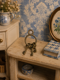 Petit trousseau de clefs miniature vintage  pour maison de poupée echelle 1/12ème