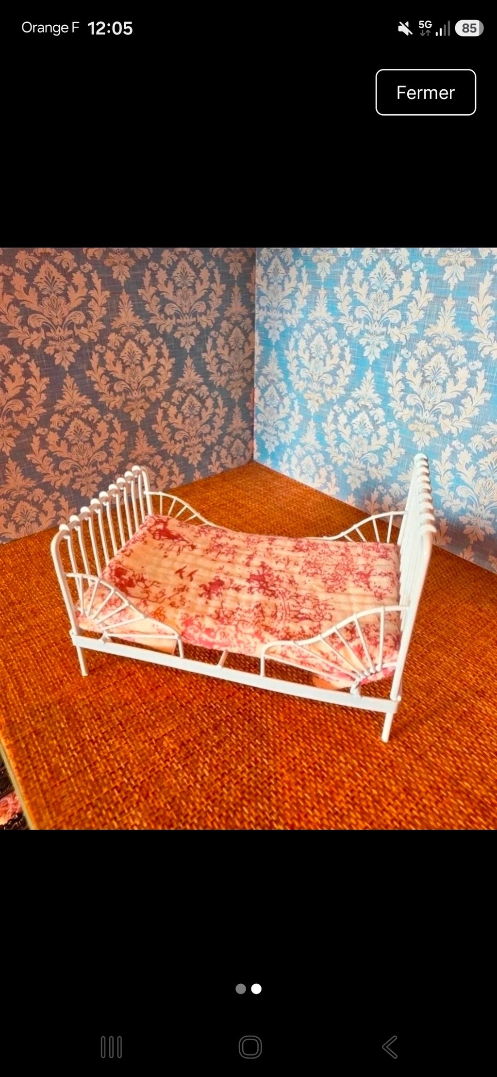 Lit simple métallique et literie toile de jouy