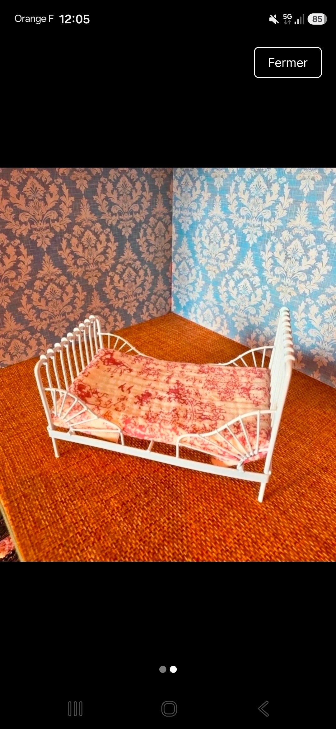 Lit simple métallique et literie toile de jouy