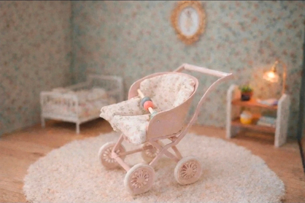 Poussette métallique