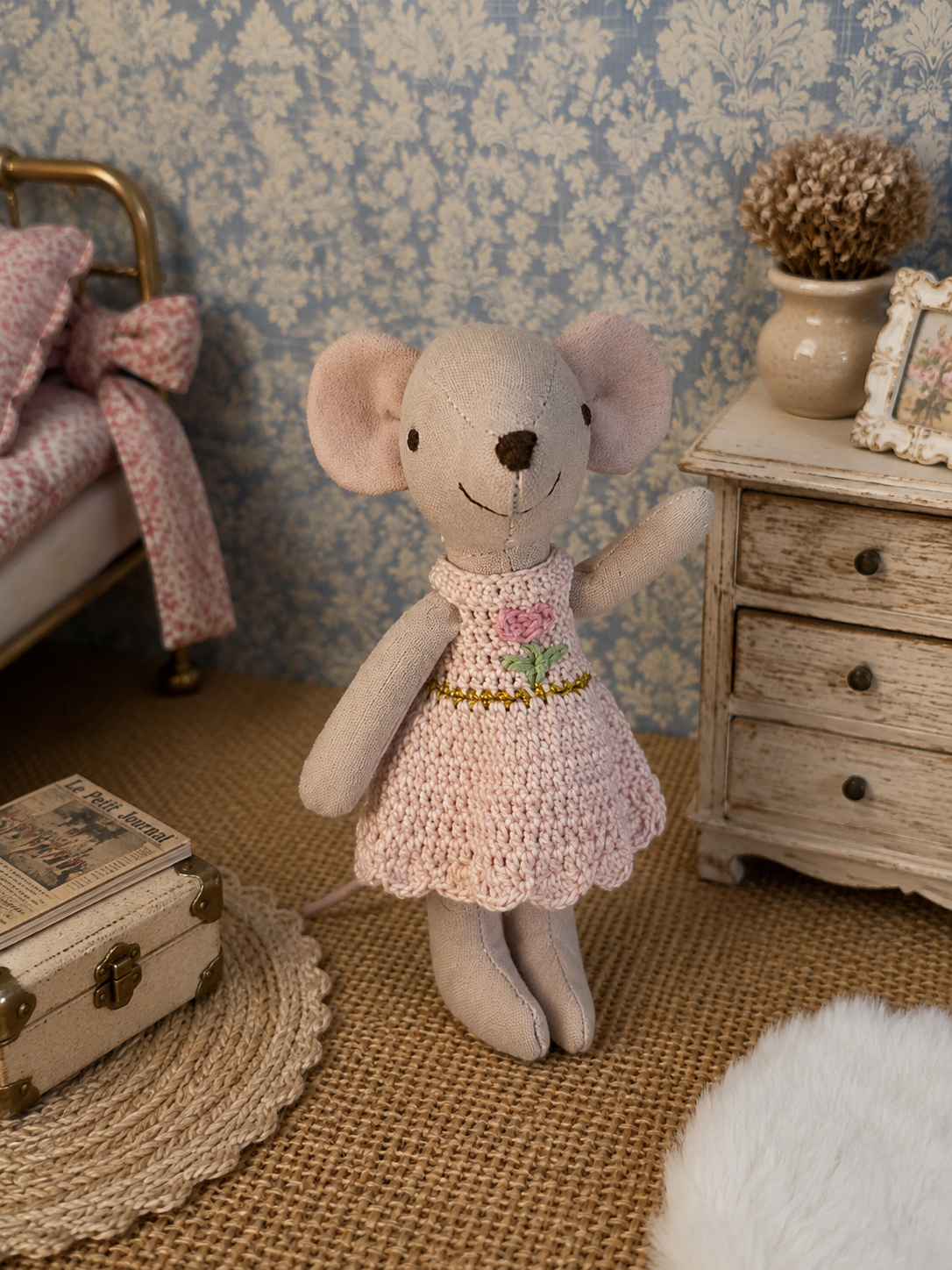Souris robe rose crochet