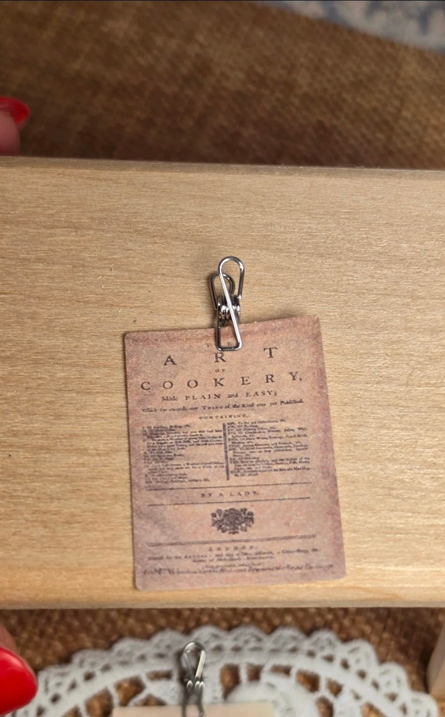 Mini facture vintage avec pince – Miniature maison de poupée 1/12