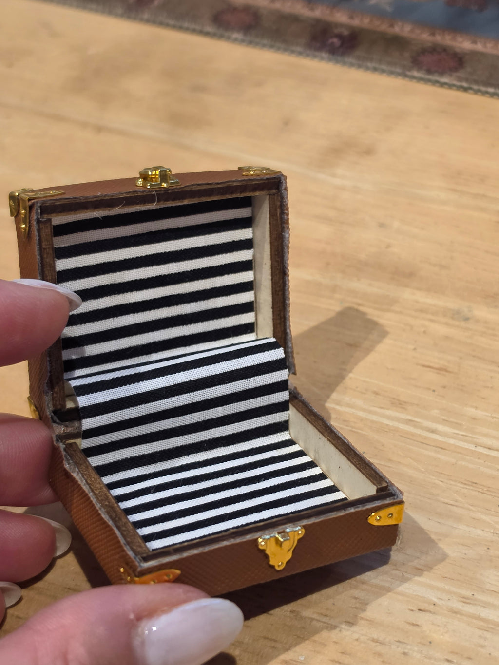 Petite valise miniature pour maison de poupée de 5 cm marron