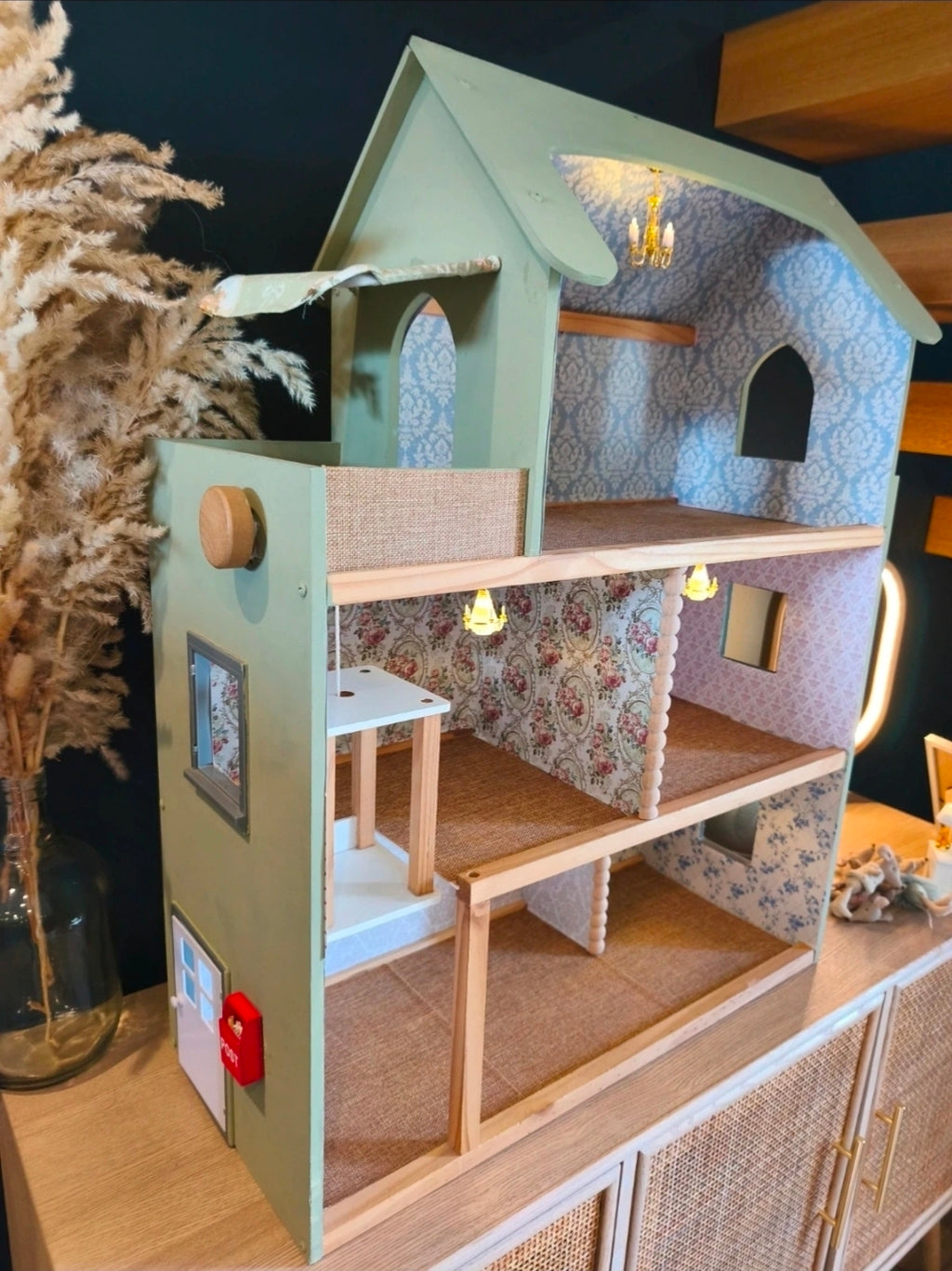 Maison de poupée rénovée & personnalisée