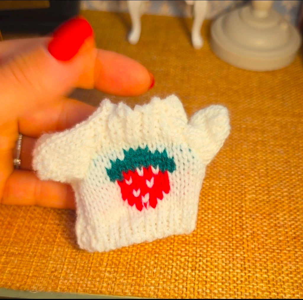 Pull tricoté à motifs fraise