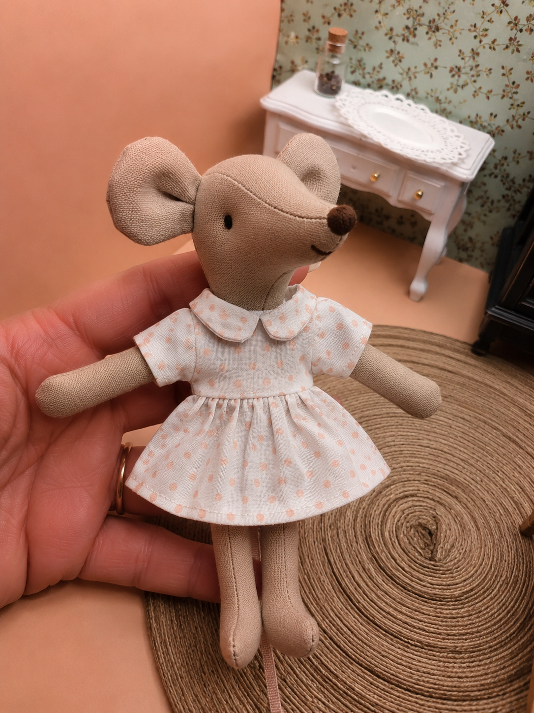 Robe blanche à pois