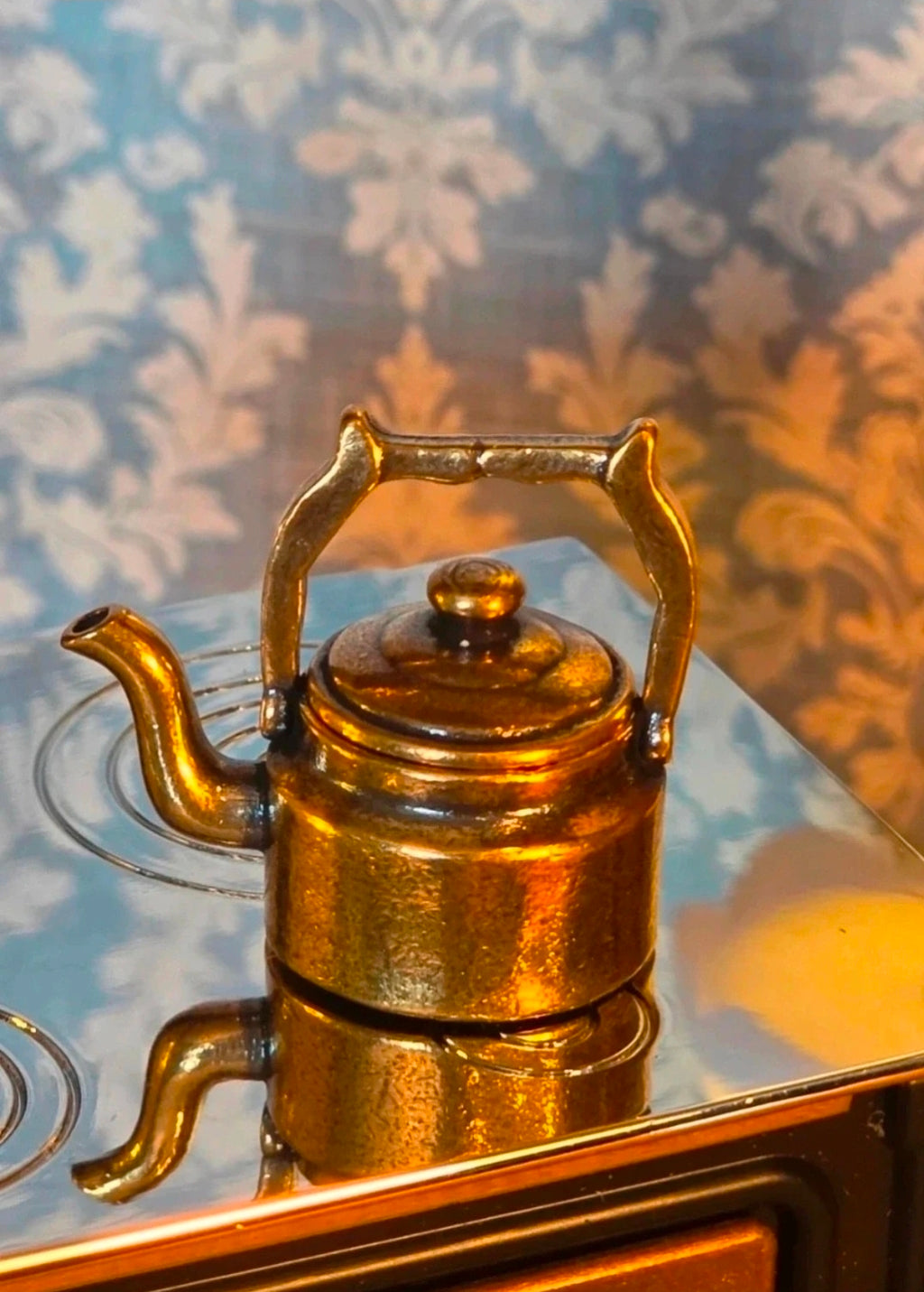 Théière en métal