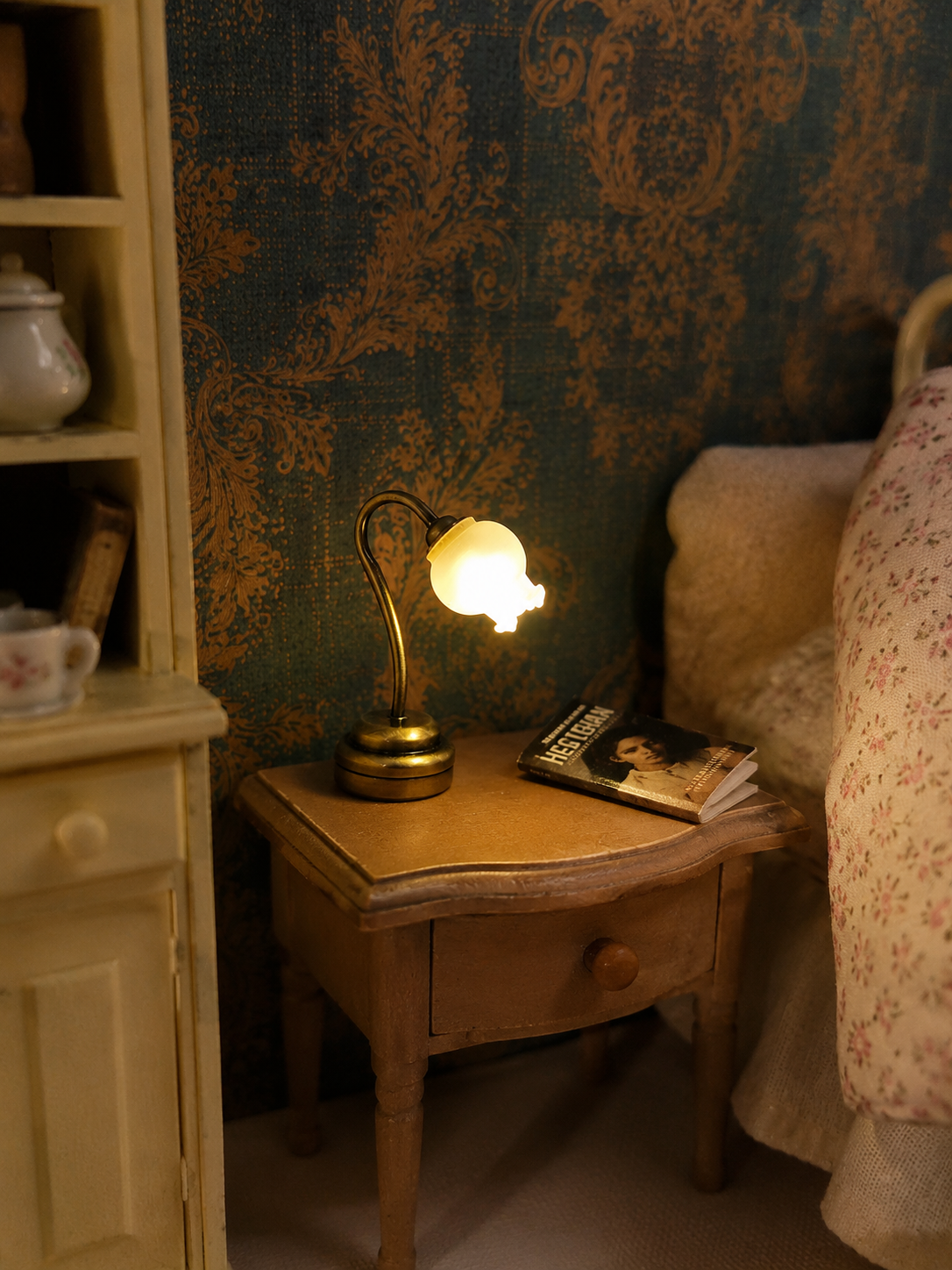 Lampe de chevet fleur en métal chromé