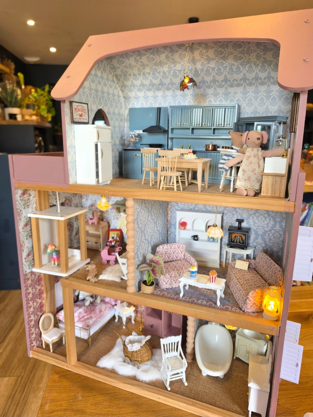 Maison de poupée rénovée & personnalisée