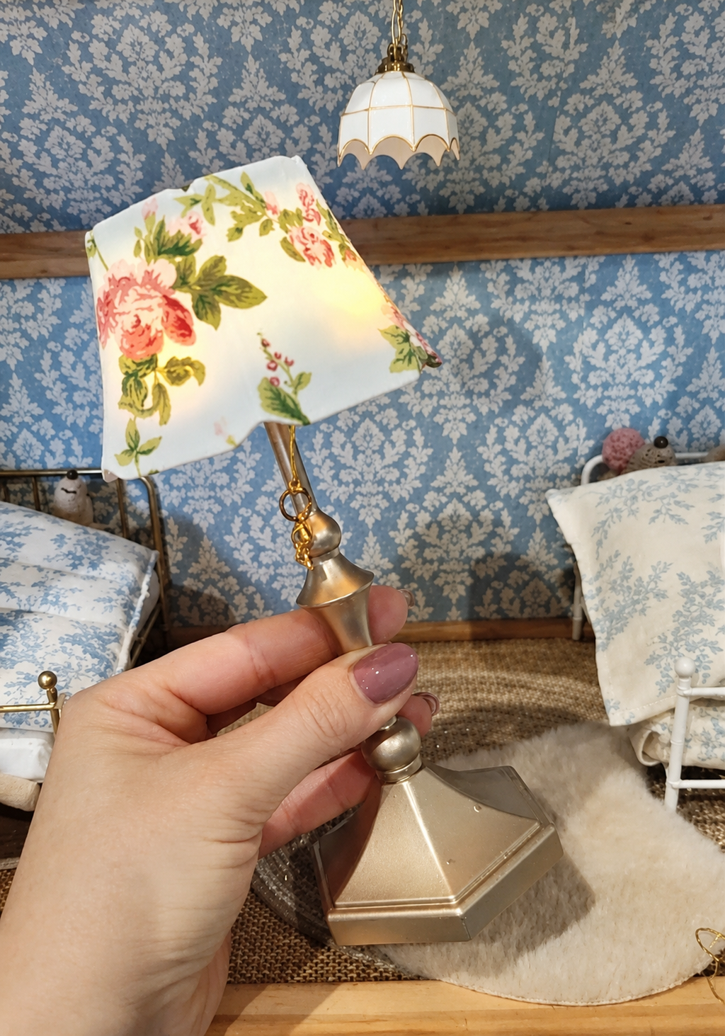 Lampe sur pied fleurie rechargeable
