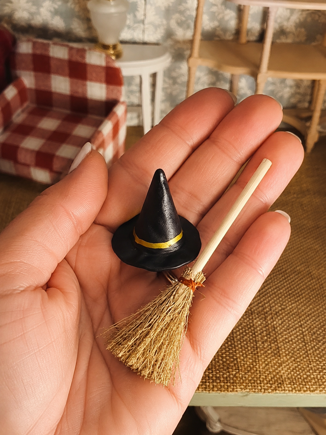 chapeau & balai de sorcière