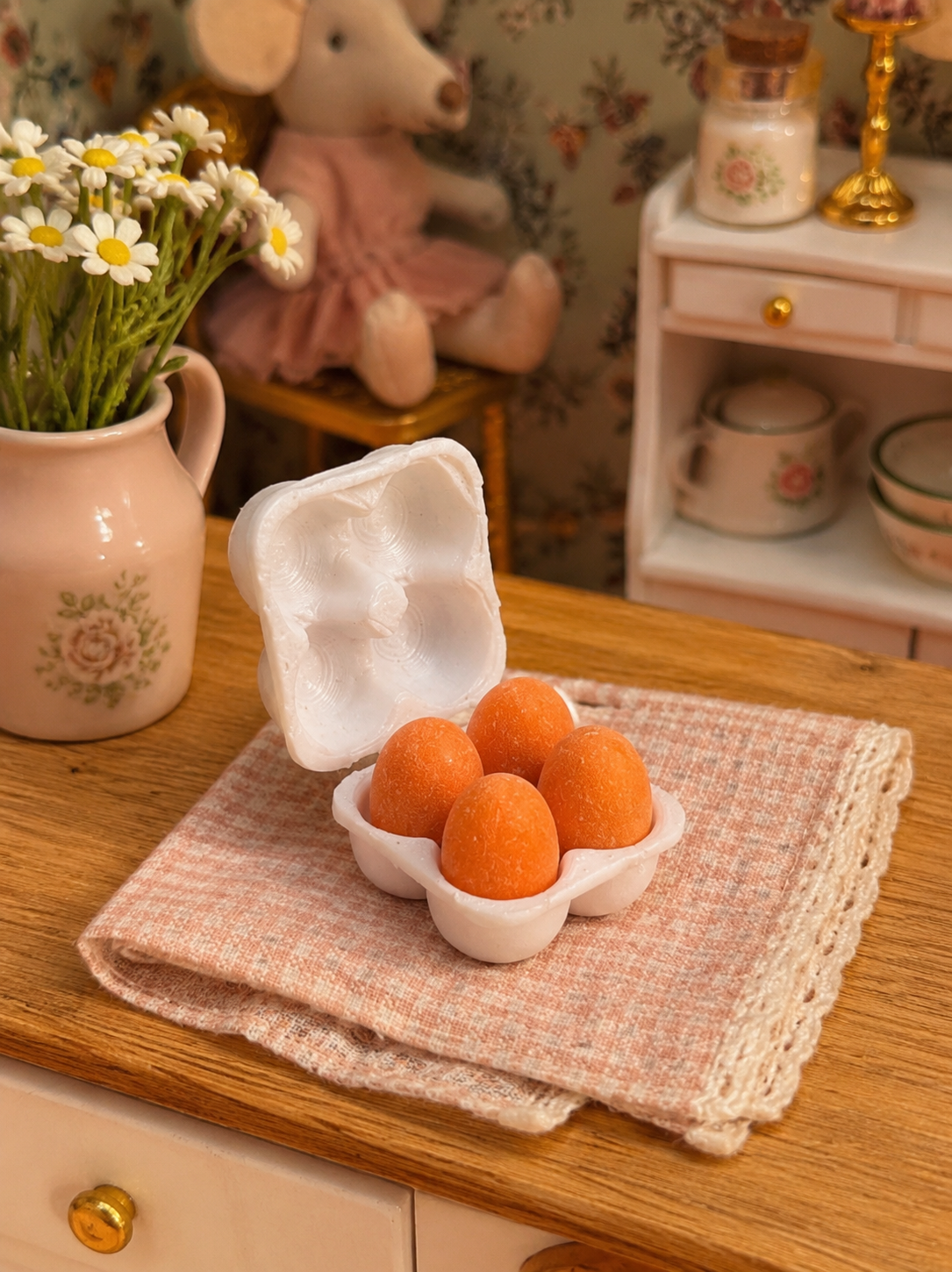 Boite de 4 oeufs miniature pour maison de poupée