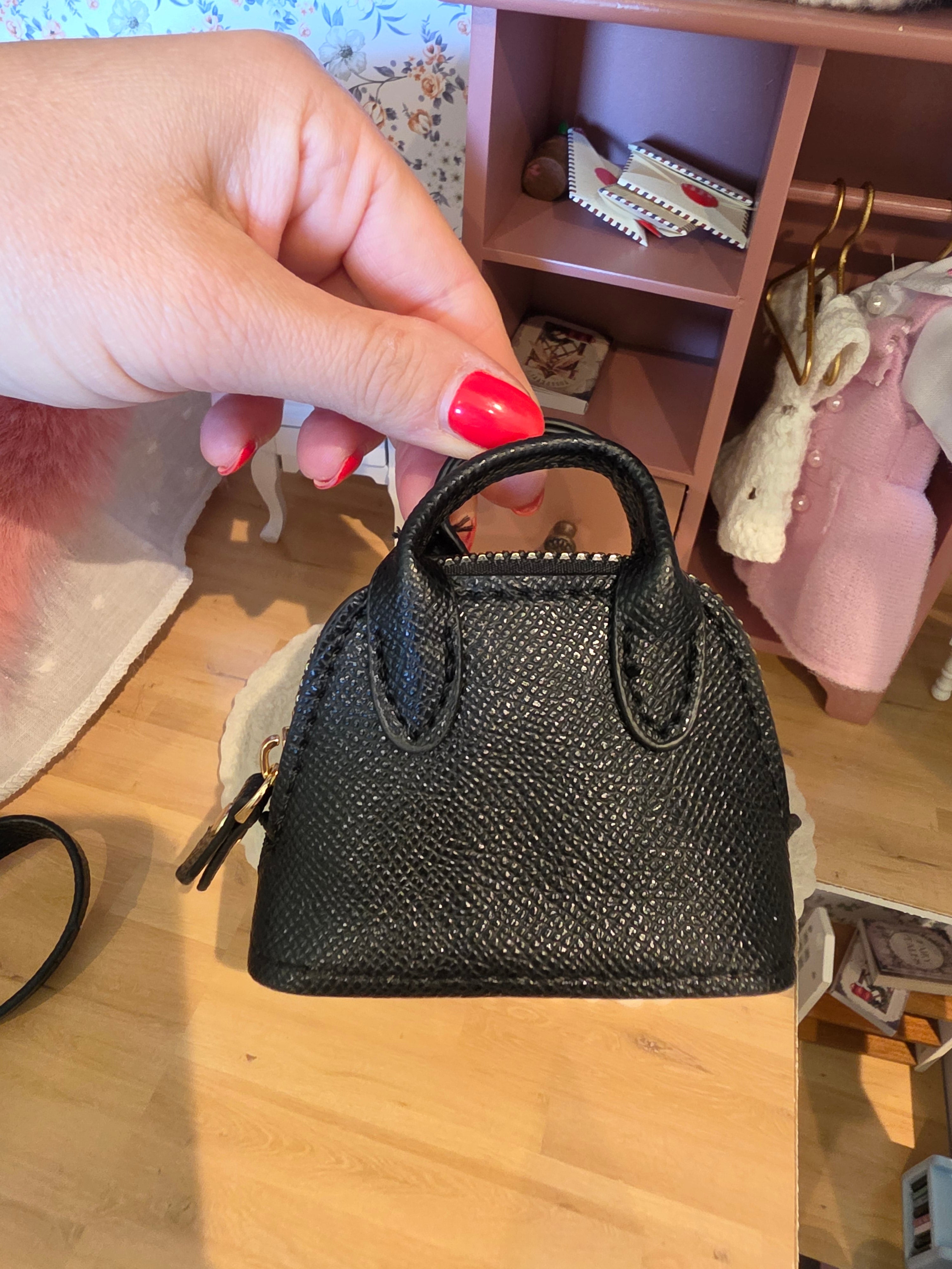 Sac à main noir en simili cuir