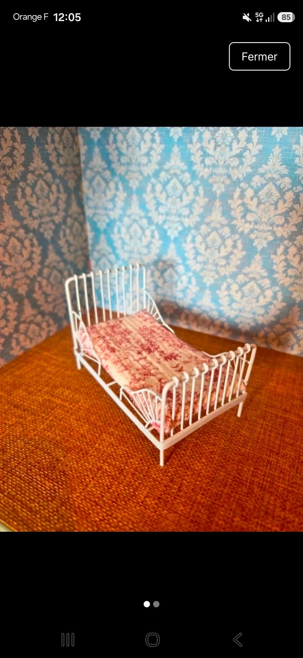 Lit simple métallique et literie toile de jouy