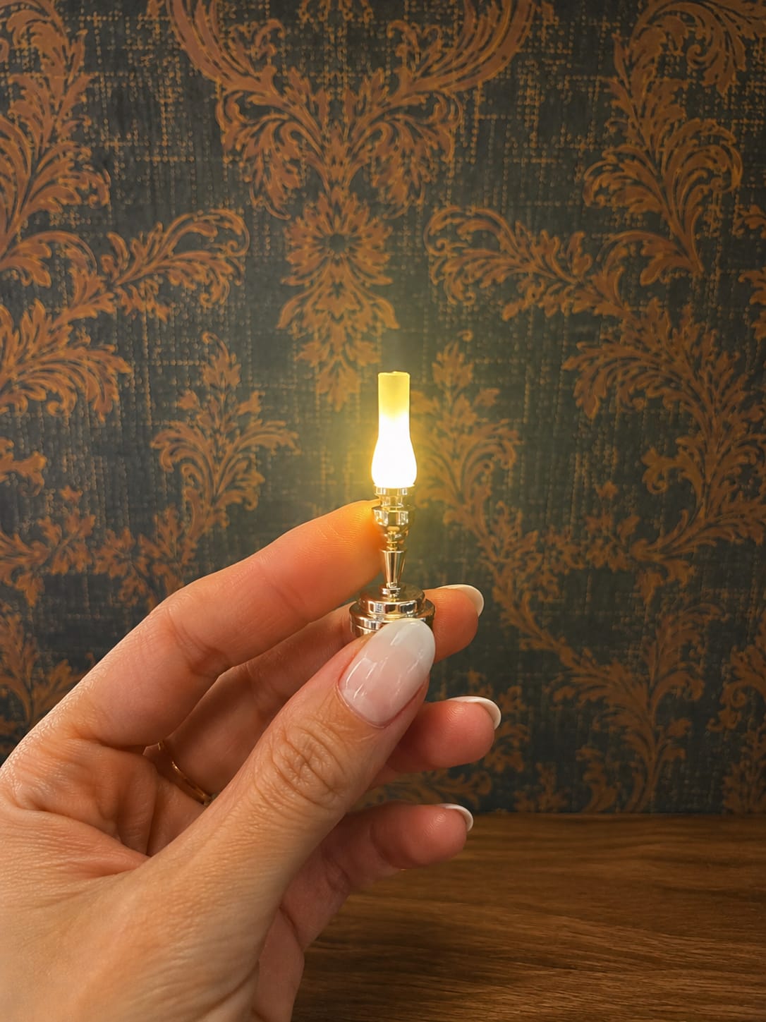 Lampe à huile led en métal doré, miniature pour Maison de poupée