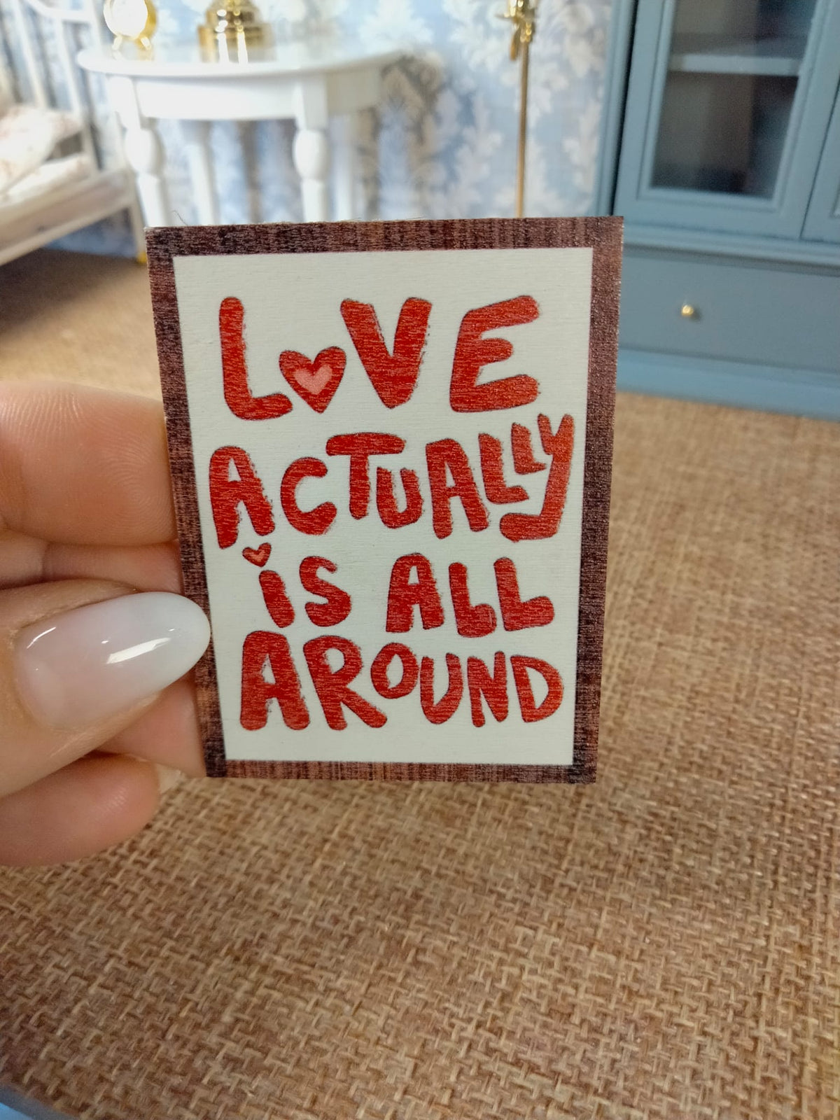 Cadre/tableau miniature pour maison de poupée Love Actually is All around