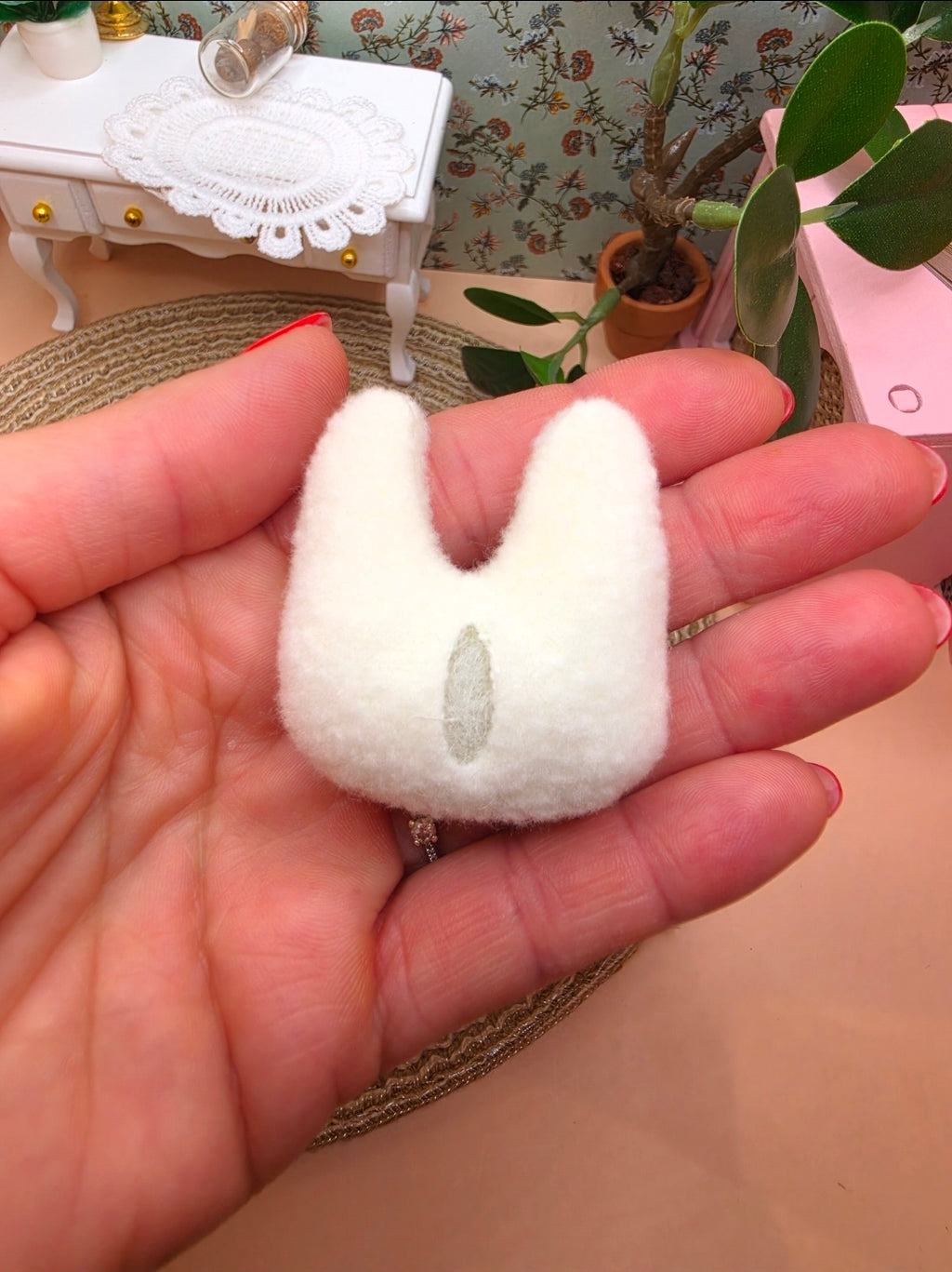 Coussin lapin miniature pour maison de poupée échelle 1/12ème
