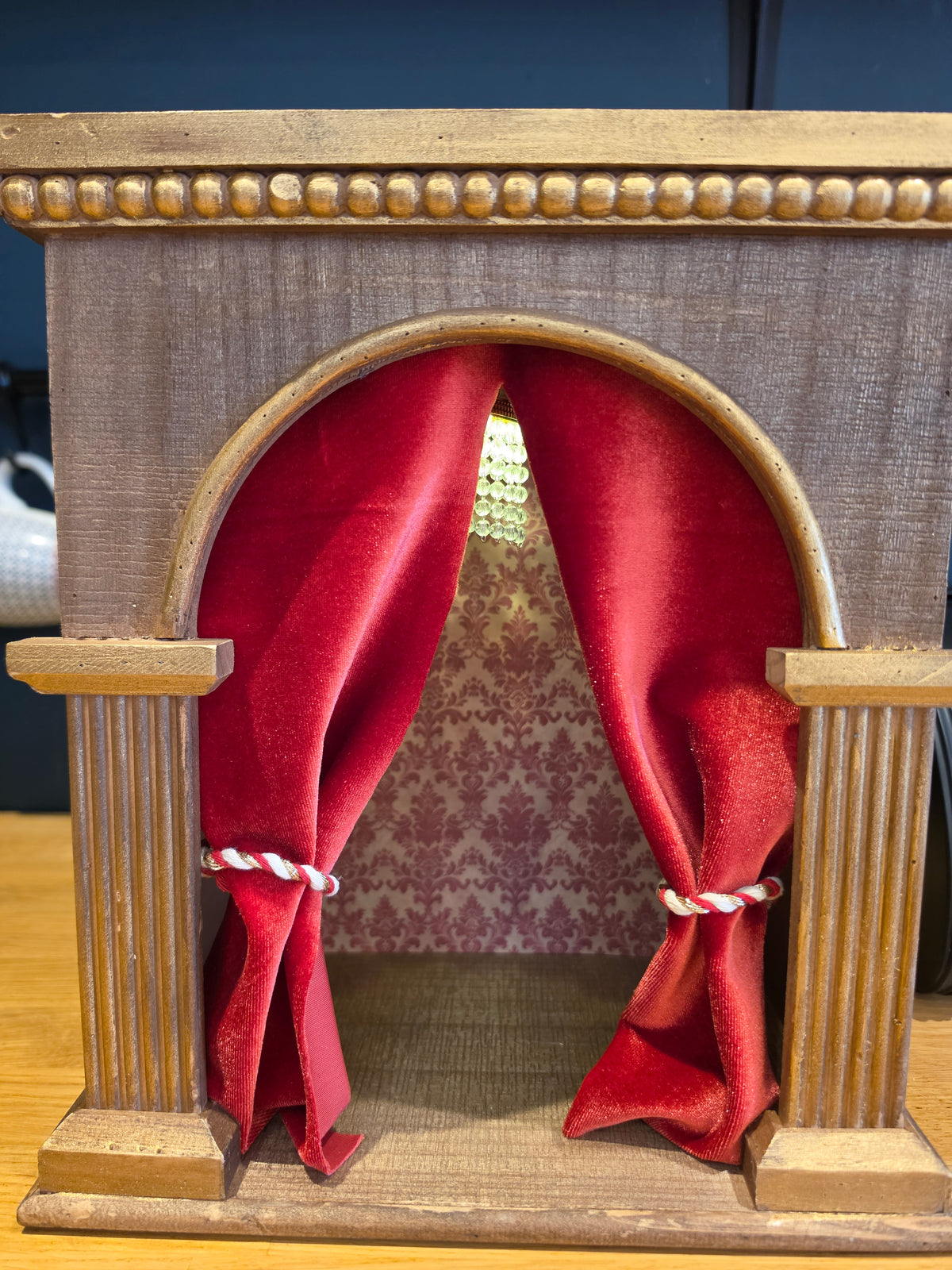 Théâtre en bois miniature