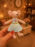 Souris en robe bleu ciel