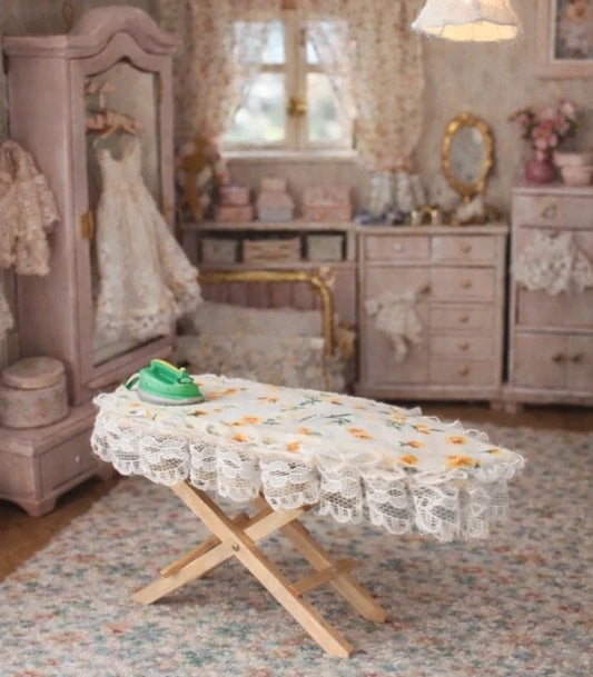 Table à repasser miniature de style vintage, échelle 1/12