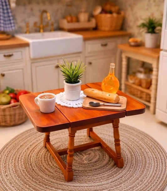 Table miniature en bois à abattants latéraux, échelle 1/12