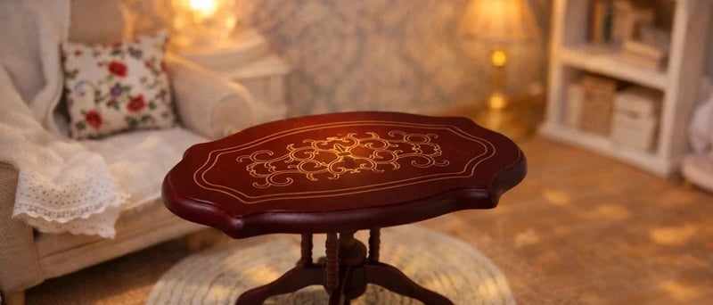 Table miniature en bois vintage peinte à la main, échelle 1/12