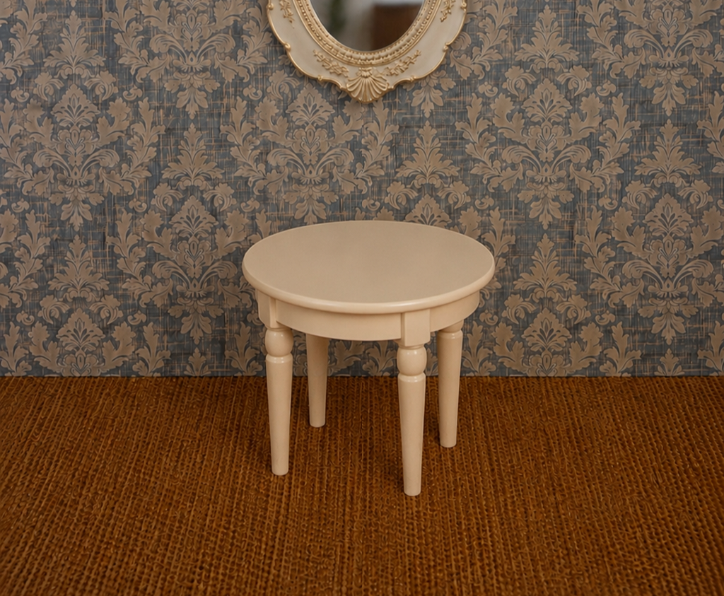 Table ronde miniature blanche en situation dans une cuisine de maison de souris