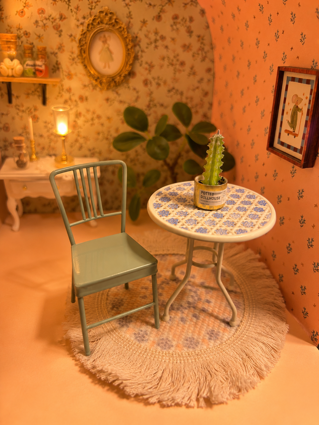 Chaise miniature vert d'eau assortie à la table ronde
