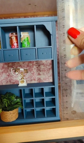 Vaisselier miniature bleu vu de profil